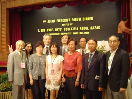 2004 (73).jpg - Nov 30~Dec 04, 2004 第7屆亞洲水產學會會議 (7th Asian Fisheries Forum)(合照)(馬來西亞 檳城)[ 7th Asian Fisheries Forum (Penang, Malaysia)]-5